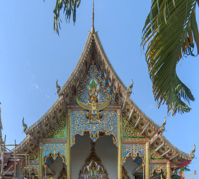 Wat Chedi Mae Krua Gable of Wihan to Honor His Majesty (DTHCM1857)