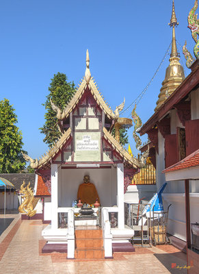 Wat Phra That Doi Kham Shrine for a Revered Monk (DTHCM2370)