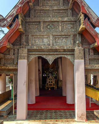 Wat Lai Hin Luang Phra Wihan Entrance (DTHLA0114)
