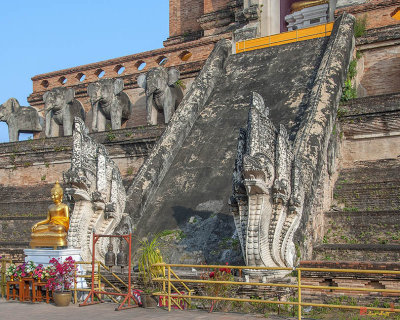 Wat Chedi Luang Phra Chedi Luang Five-headed Naga Guardians (DTHCM2534)