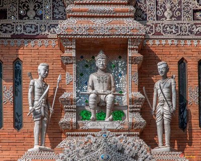 Wat Lok Molee King Mengrai Wihan King Mengrai and Guards (DTHCM2557)
