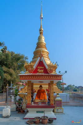 Wat Khantharot (Wat Pa Sang) Monk Shrine and Phra Chedi (DTHCM2629)