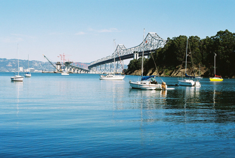 bay_bridge_sailboats_2005-16.jpg