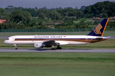 SINGAPORE AIRLINES BOEING 757 200 SIN 212 27 RF.jpg