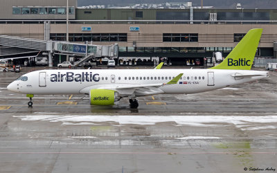 Airbus A220-300