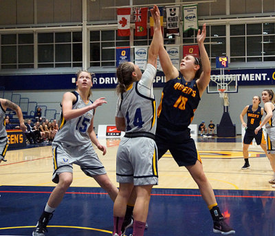 Queen's vs Laurentian 02004 copy.jpg