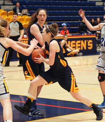 Queen's vs Laurentian 06136 copy.jpg
