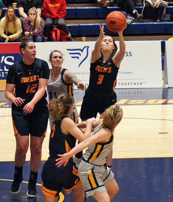 Queen's vs Laurentian 06220 copy.jpg