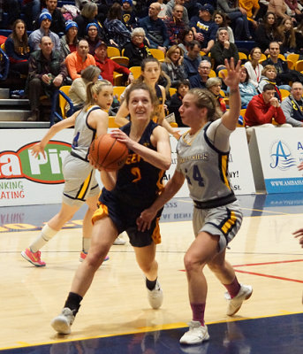 Queen's vs Laurentian 02366 copy.jpg