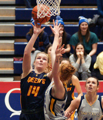 Queen's vs Laurentian 06257 copy.jpg