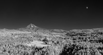 Mount_Hood_from_Jonsrud_Point_IR_crop