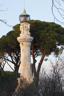 On G hill is this fake lighthouse - present to Rome from Italians living in Argentina