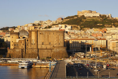 Castle Nuovo, boats to islands, Hill - all there!