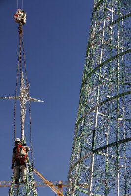 Taking down the huge Christmas tree at Puerto del Sol