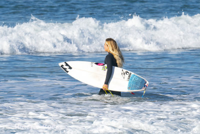 Surfer girls 2 1-23-19 AI Dehaze w.jpg