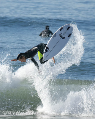 Surfers_12519_25_Flipping_CC_AI_w.jpg