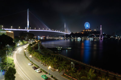 Bai Chay bridge at night