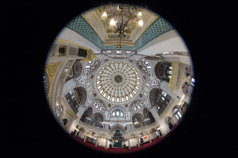 Istanbul Yeni Valide Mosque dec 2018 9550.jpg