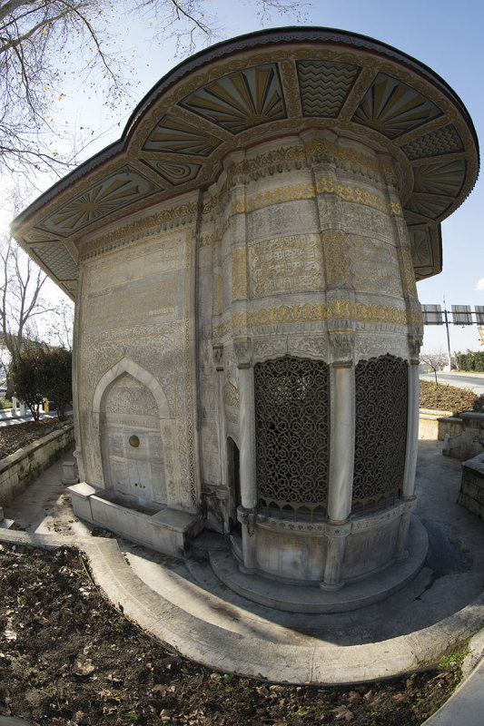Istanbul Salihan Sultan Sebil and Fountain dec 2018 0392.jpg