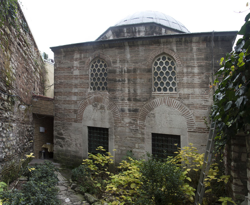 Istanbul Soguk Kuyu Medresesi dec 2018 0320 Panorama.jpg