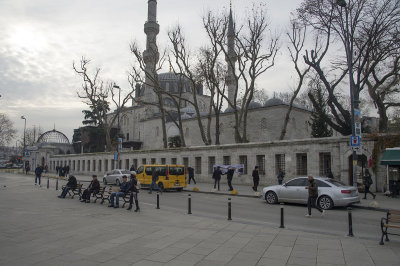 Istanbul Yeni Valide Mosque dec 2018 9534.jpg