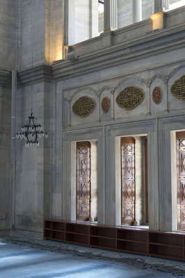 Istanbul Nurosmaniye mosque dec 2018 0279.jpg