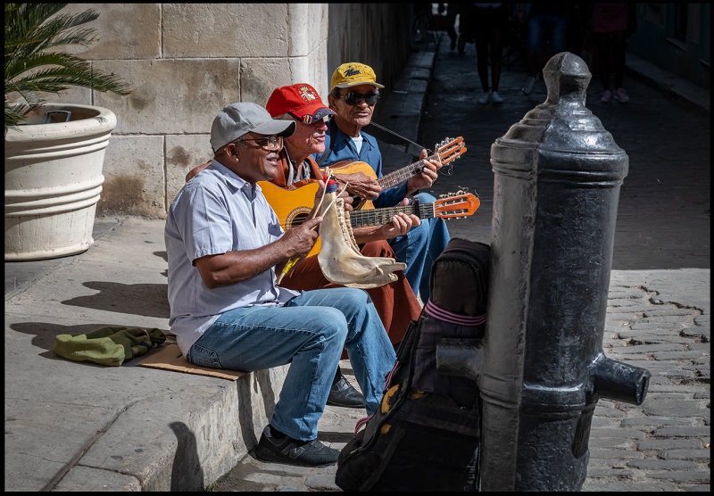 Street musicians with a bit odd instrument