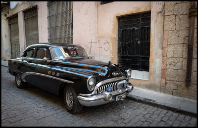 Buick with Alpine stereo....Havana old town