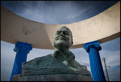 Hemingways statue in Cojimar