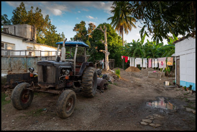 Tractor in Iznaga - unusual to own as a farmer