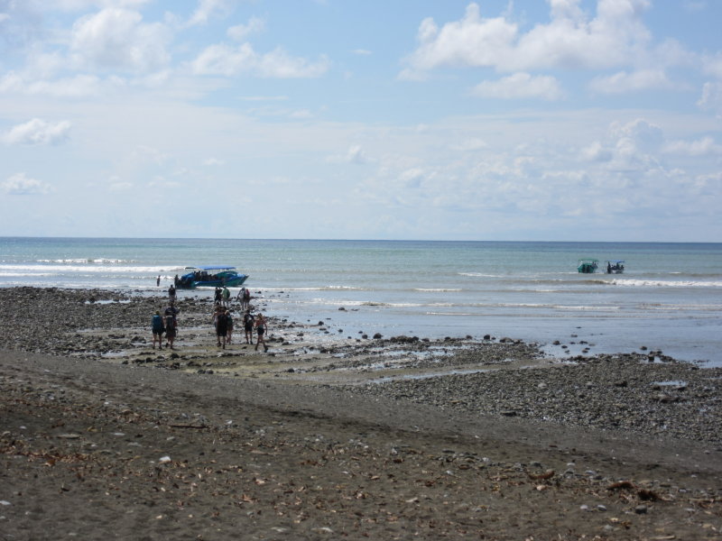 Tide is out - getting back to the boat to leave PN Corcovado