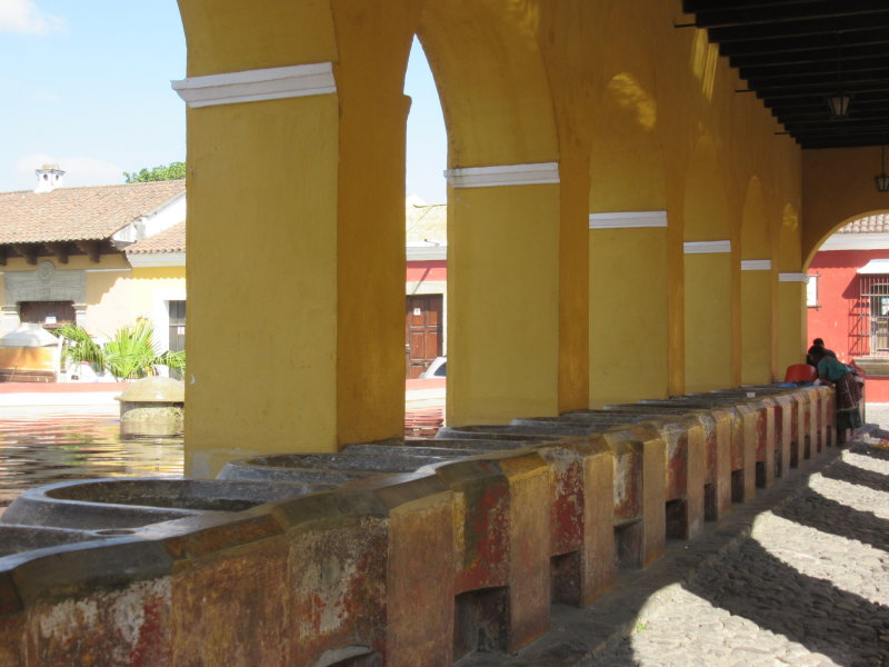 Tanque de la Union - washing still done here 