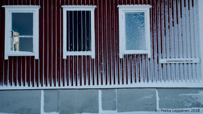 A window, a fake window and a frozen window