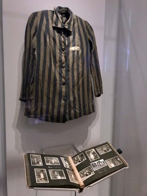 Concentration camp coat, worn by Isabel Wachenheimer and the Wachenheimer family album (1937-1938) - 8553