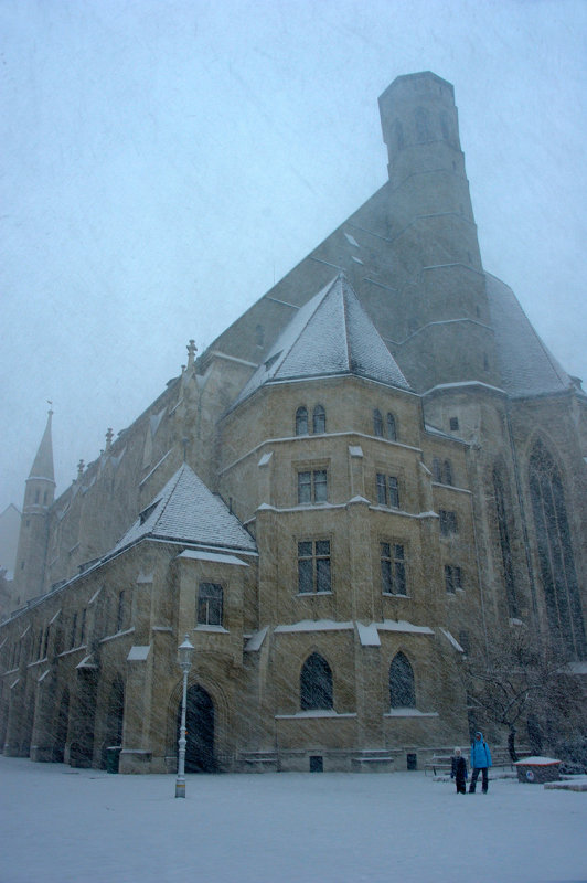 Snowfall in Vienna.Minoritenkirche