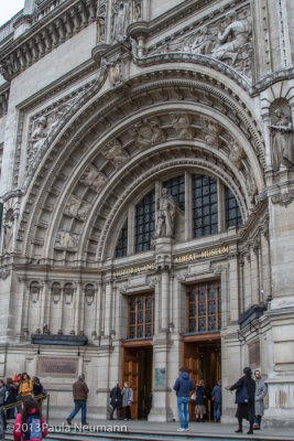 Entrance to Victoria and Albert museum