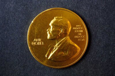 Nobel coin @f8? Z7