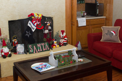 IMG_8995-Fireplace-&-Coffee-Table.jpg
