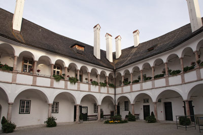 Schloss Orth2