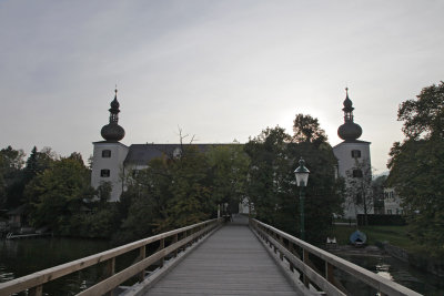 Land-Schloss Orth1