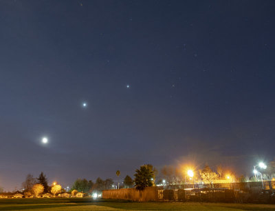 The rising Crescent Moon with Venus and Jupiter