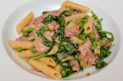 Penne with Bacon, Spinach, Peas and Gorgonzola