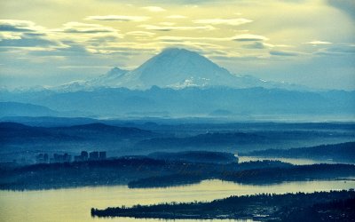 Standing Lenticular over Mount Rainier, Enumclaw valley, Lake Washington, Bellevue, Sandpoint, Seattle, Washington State 115