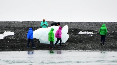 Tourists on Jökulsárlón Ice Beach, Iceland 654 