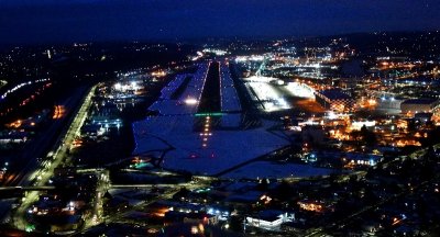Night landing at Boeing Field, KBFI, Runway 14R, Seattle 1139 