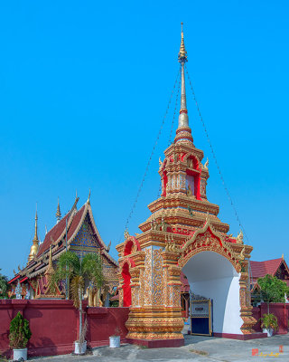Wat Tham Sangwet Temple Gate (DTHLU0534)