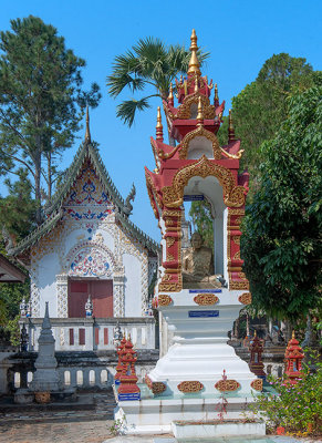 Wat Nong Pham Monk Shrine (DTHLU0575)