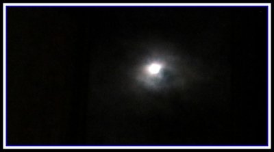 Dans la nuit de l'Halloween, vous tiez une Lune Bleue. Vous avez repouss les nuages colors...