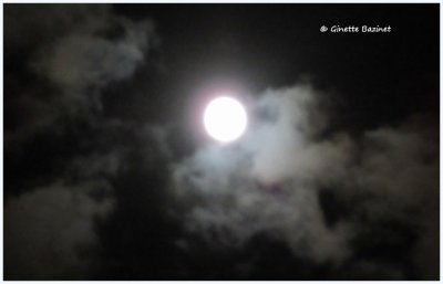 Lune doctobre : on te nomme lune des chasseurs, lune de la chute des feuilles. Tu es la 2e plus petite de lanne.