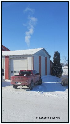 Ces temps-ci, ce n'est pas une fantaisie du ciel, c'est la fume du pole du garage qui fume car il fait trs froid dehors.